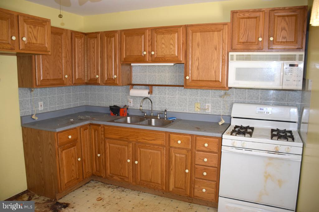 227 Candytuft Road Reisterstown, MD 21136 - Photo 9 of 16