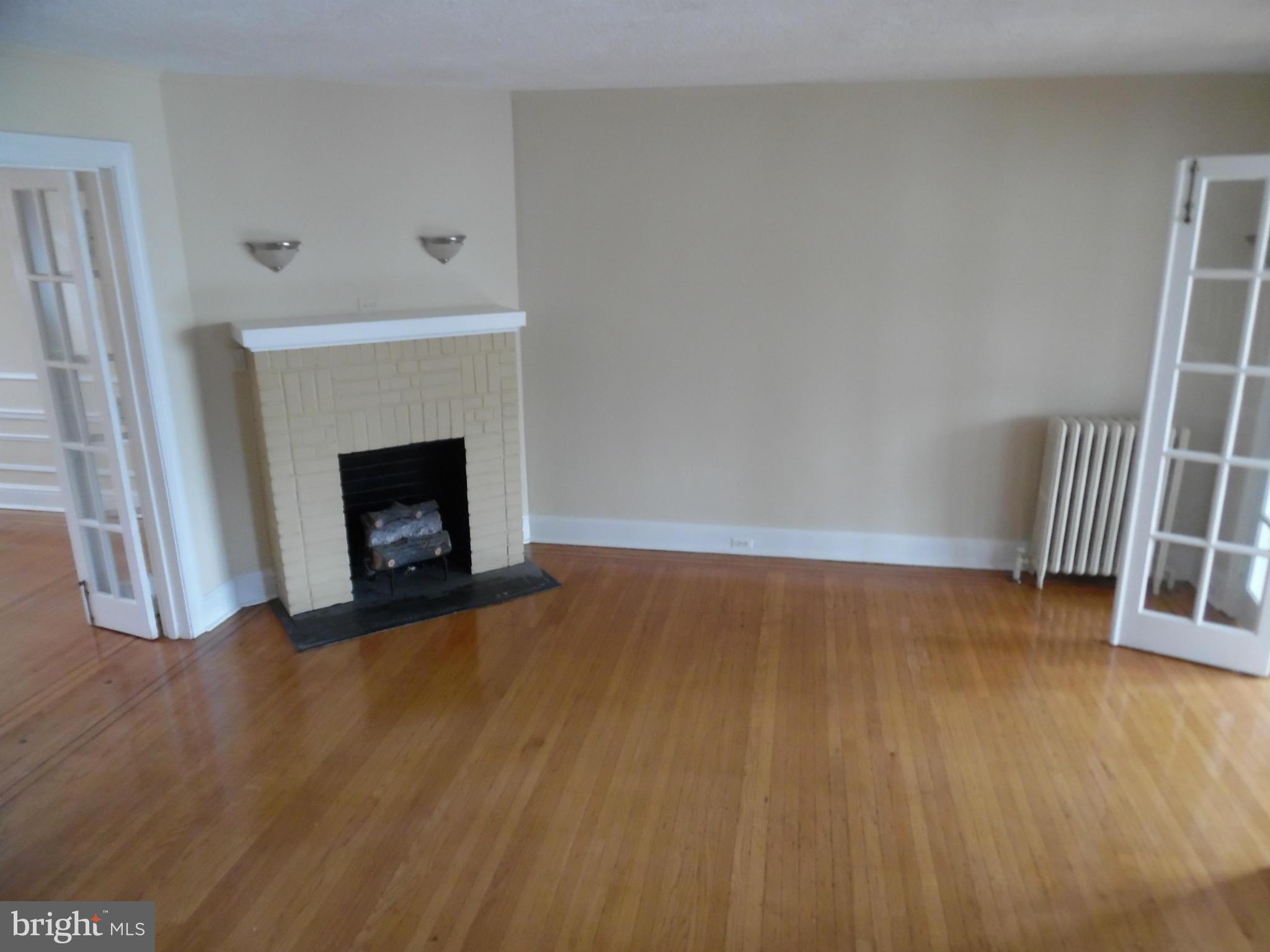 3627 Rexmere Road Baltimore, MD 21218 - Photo 3 of 27 Living Room