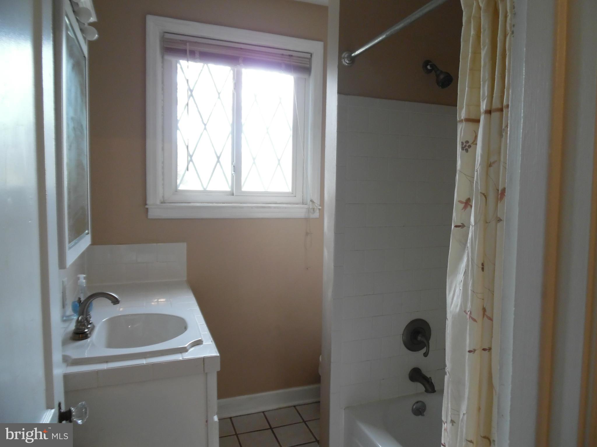 3627 Rexmere Road Baltimore, MD 21218 - Photo 9 of 27 Bath