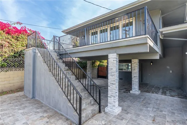 a view of a house with a garage