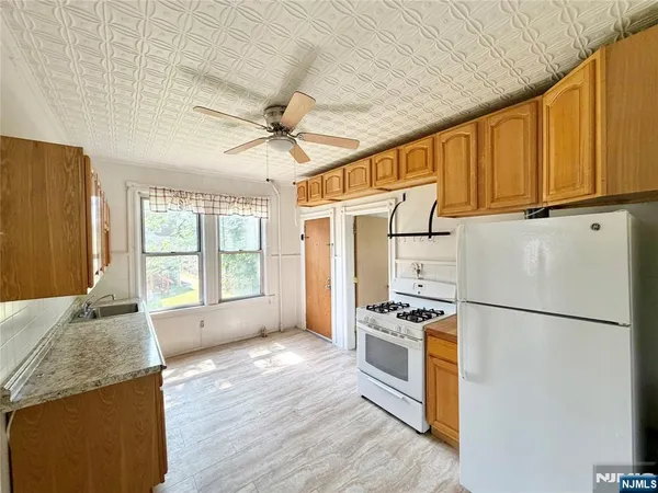 $2,000 | 4 Swaine Place, Unit A, West Orange, NJ 07052