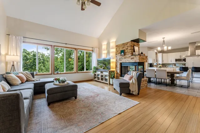 $779,900 | 271 East Garvin Heights Road, Winona, MN 55987