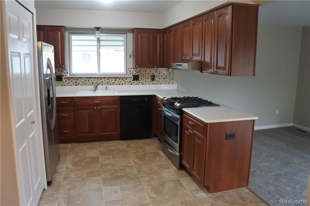 44442 Hanford Road Canton, MI 48187 - Photo 2 of 17 DSC_4667.JPG
