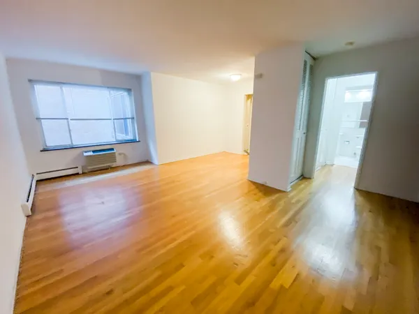 $1,450 | 516 West Melrose Street, Unit 505, Chicago, IL 60657