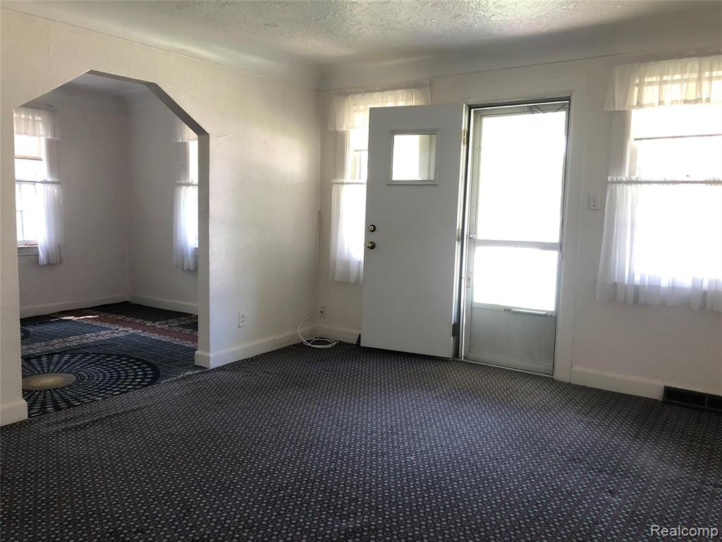 22756 Rausch Avenue Eastpointe, MI 48021 - Photo 3 of 19