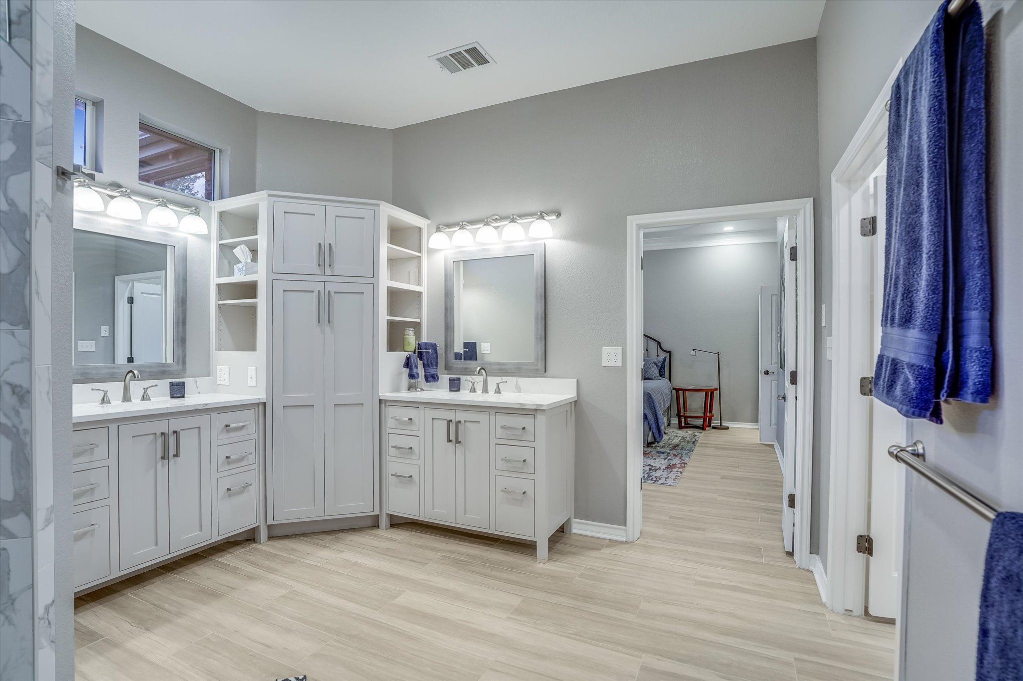 1400 Tom Sawyer Road Austin, TX 78737 - Photo 17 of 40 Renovated primary bath (2020) with dual vanities and updated finishes.