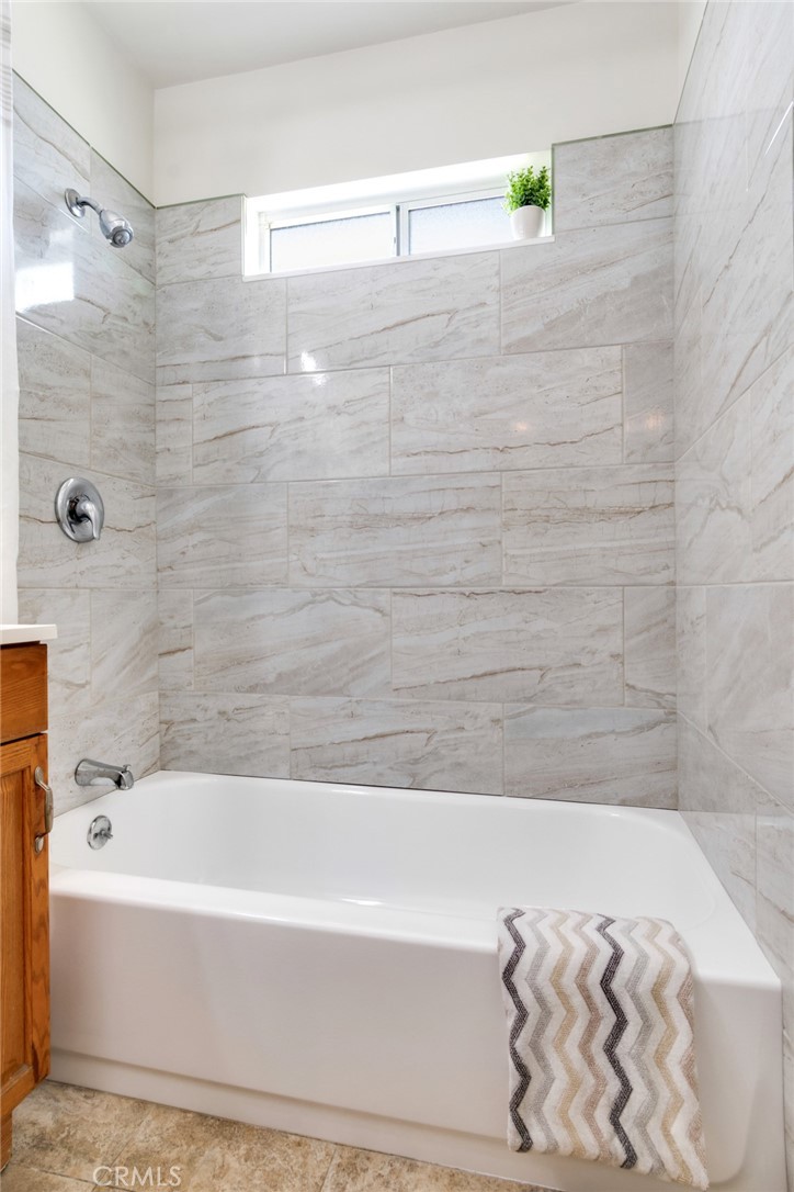8955 Holly Lane Riverside, CA 92503 - Photo 11 of 32 a bathroom with a bathtub