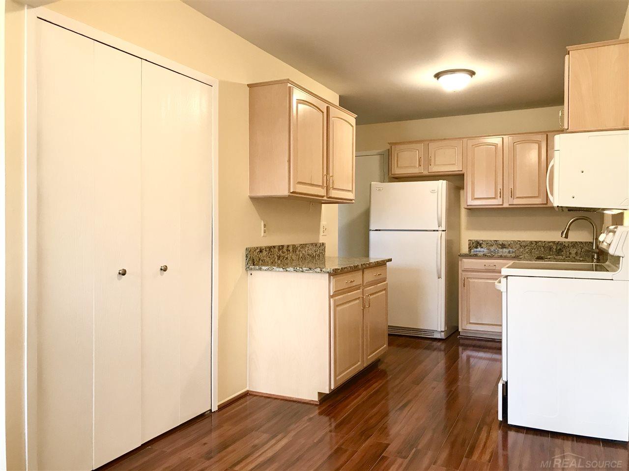 1891 Allenway Court Rochester, MI 48309 - Photo 10 of 46 50010180-9.JPG