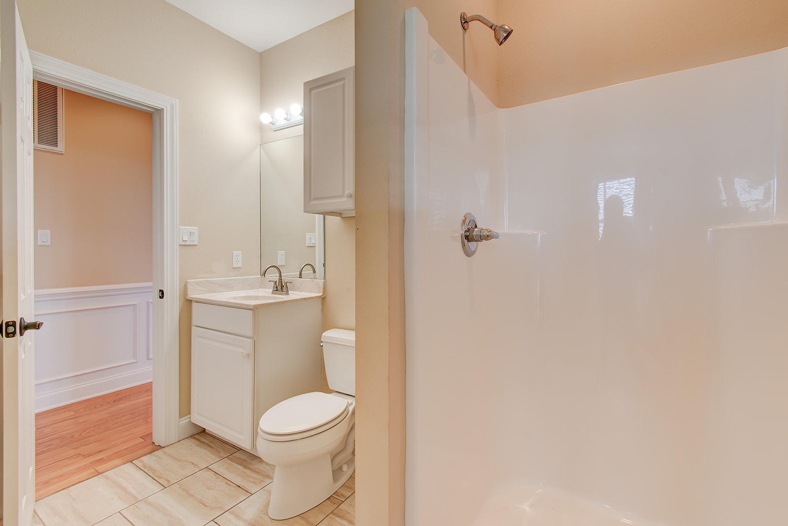 550 Lakeside Road Vonore, TN 37885 - Photo 14 of 40 Ensuite Study Bath