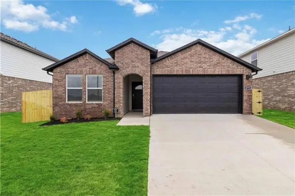 $2,400 | 4771 West Folsom Street, Fayetteville, AR 72704