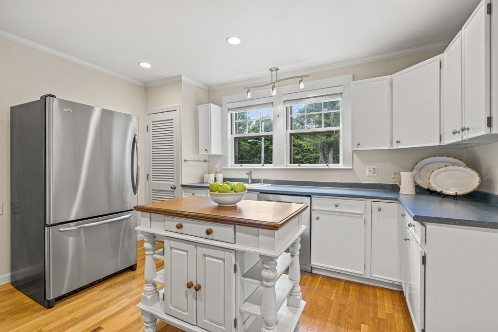 175 Walnut Street Wellesley, MA 02481 - Photo 11 of 26