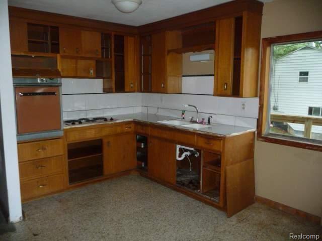 2620 Kingston Road Leonard, MI 48367 - Photo 10 of 15 10