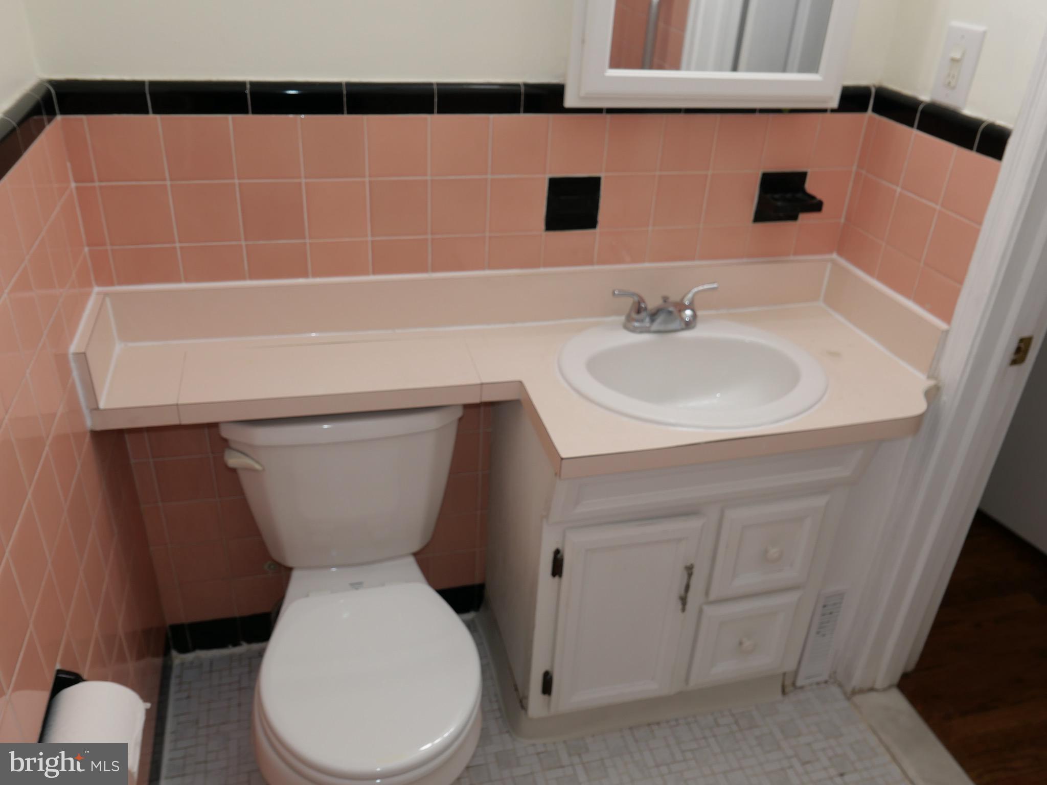 236 Blanchard Road Drexel Hill, PA 19026 - Photo 18 of 26 Full Hall Bath
