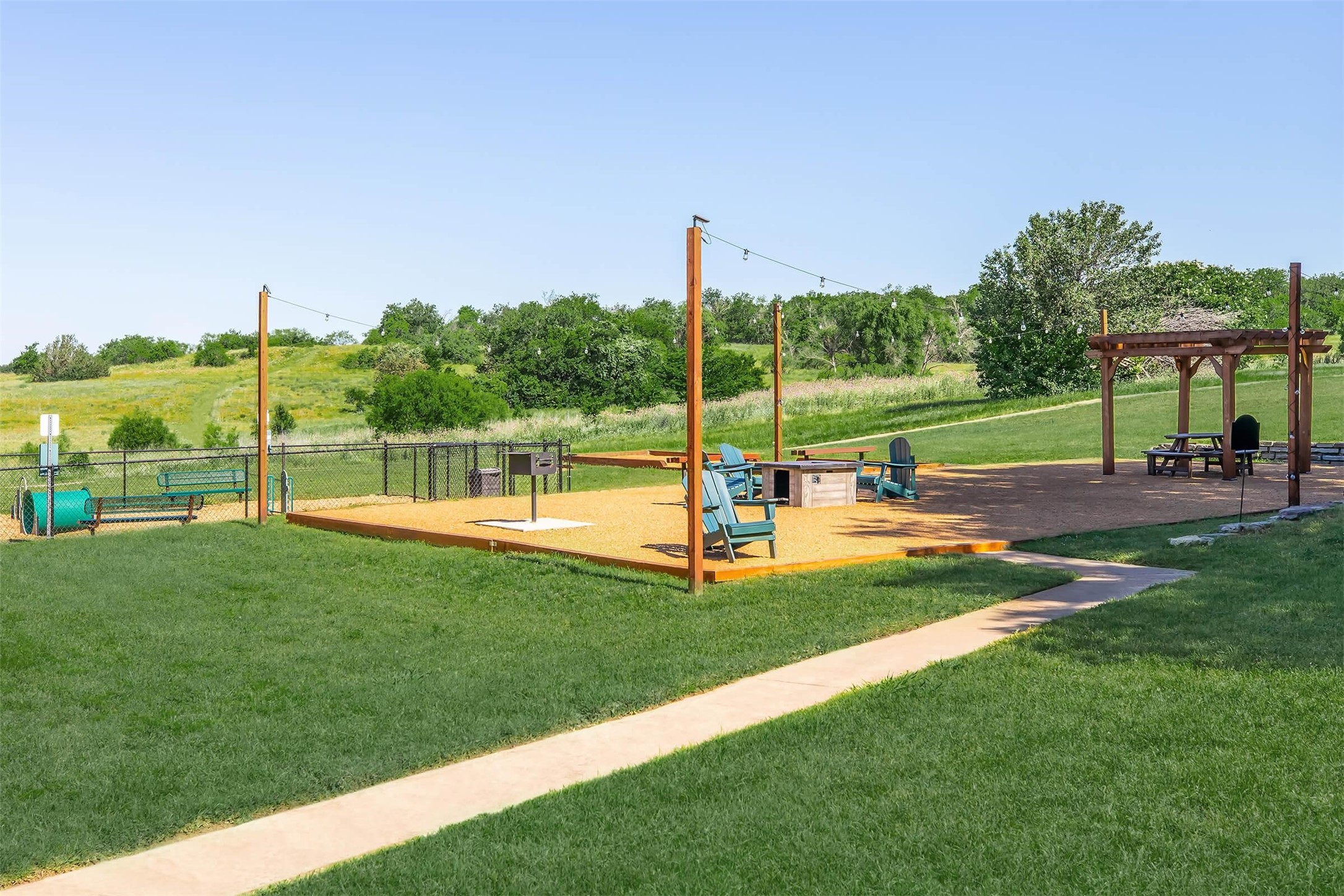 8301 Boat Club Road, Unit 827 Fort Worth, TX 76179 - Photo 31 of 42 a view of a park with a big yard