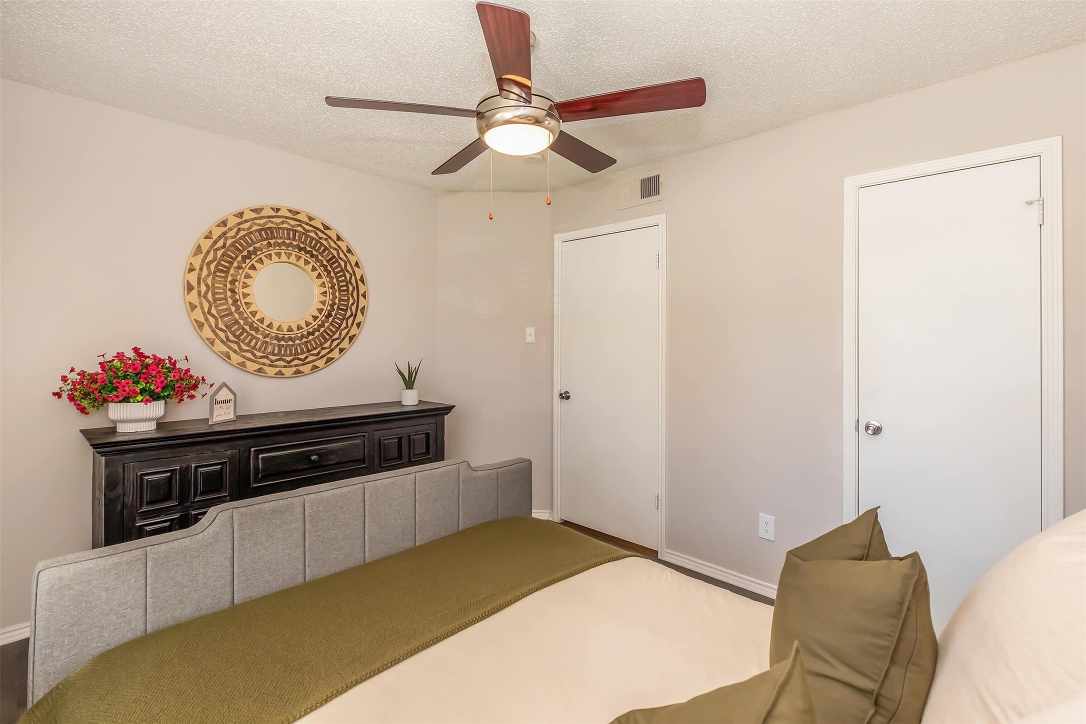 8301 Boat Club Road, Unit 827 Fort Worth, TX 76179 - Photo 6 of 42 a bedroom with a bed and a potted plant