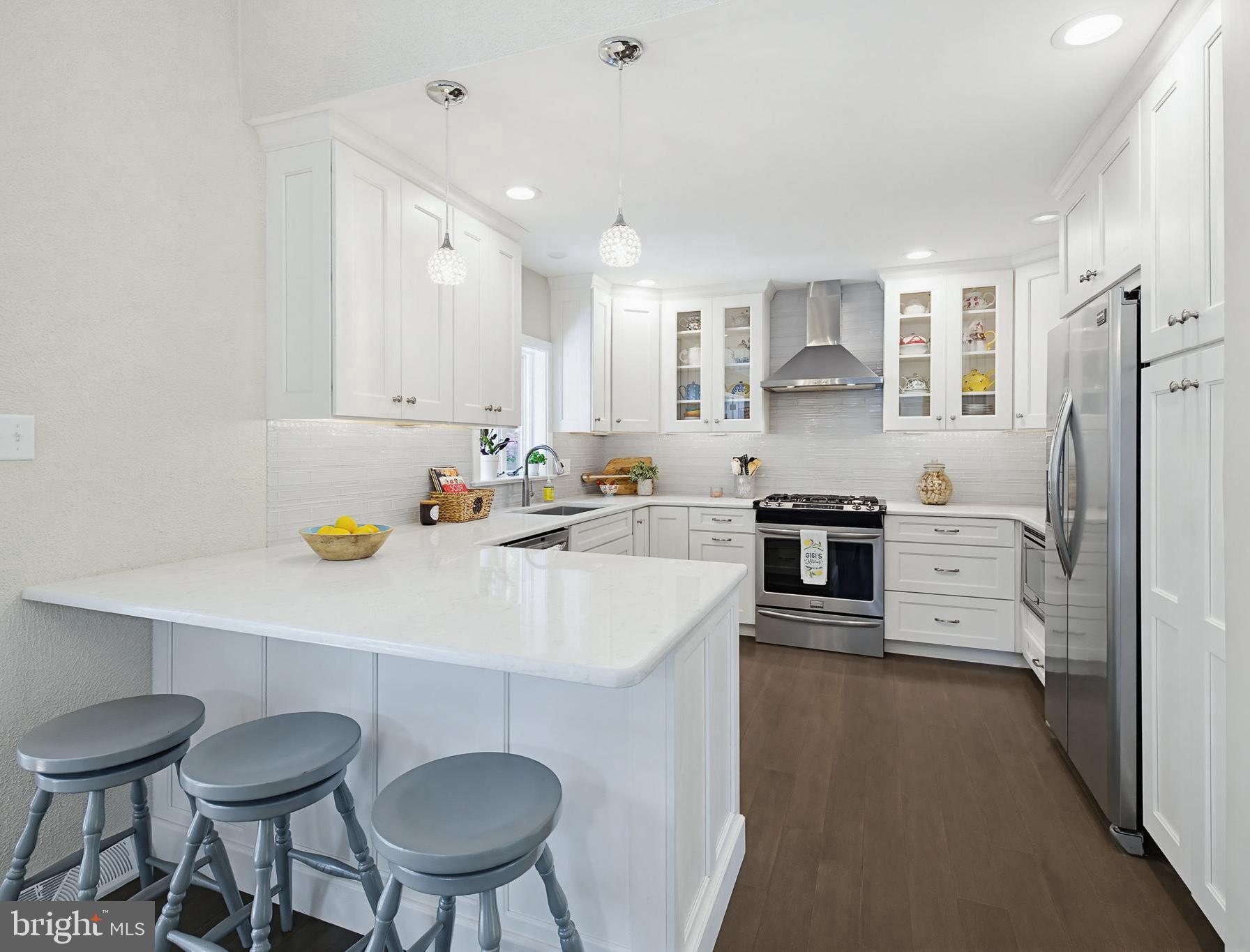 2640 Spring Valley Road Lancaster, PA 17601 - Photo 7 of 45 Eat-in Gourmet Kitchen w/ Cambria Quartz counters