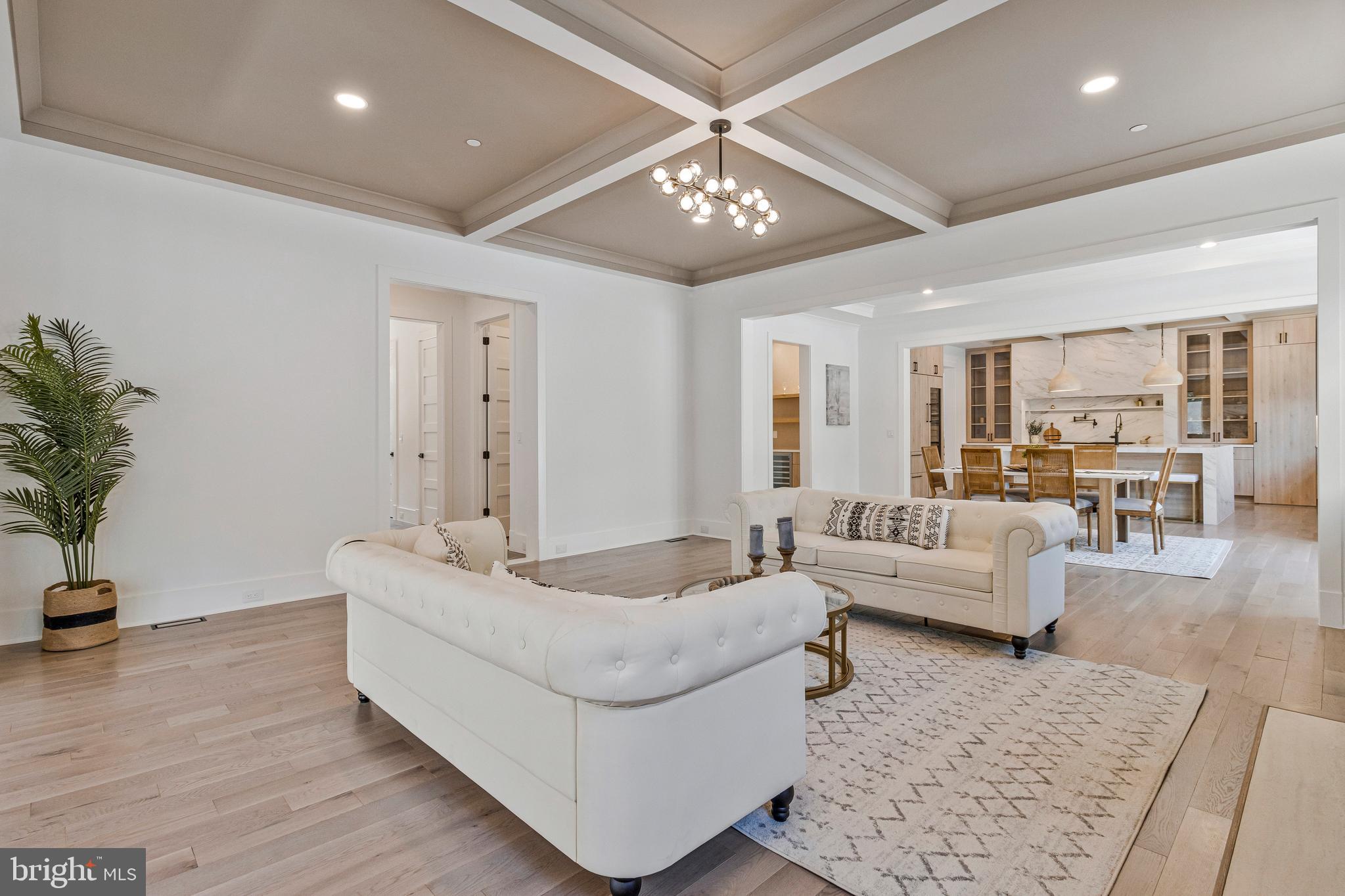 7709 Sebago Road Bethesda, MD 20817 - Photo 21 of 65 a living room with furniture and a large mirror