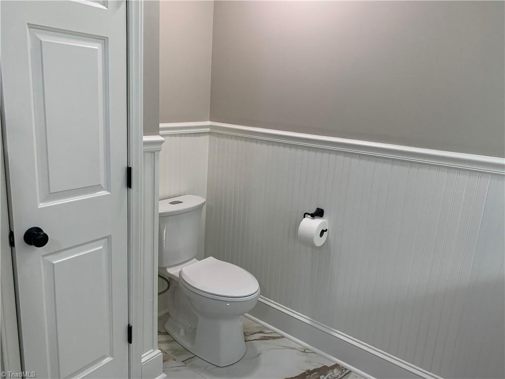 438 Old Farm Road Thomasville, NC 27360 - Photo 14 of 20 Down stairs bath