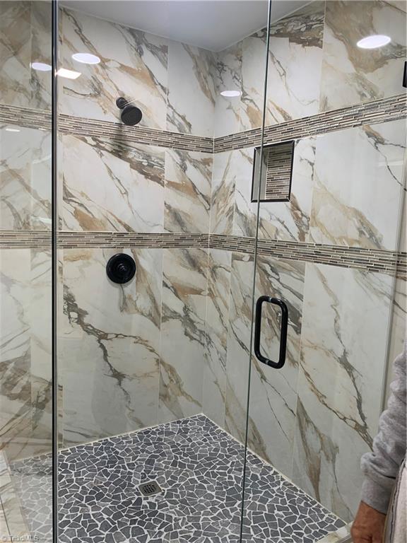 438 Old Farm Road Thomasville, NC 27360 - Photo 15 of 20 Shower