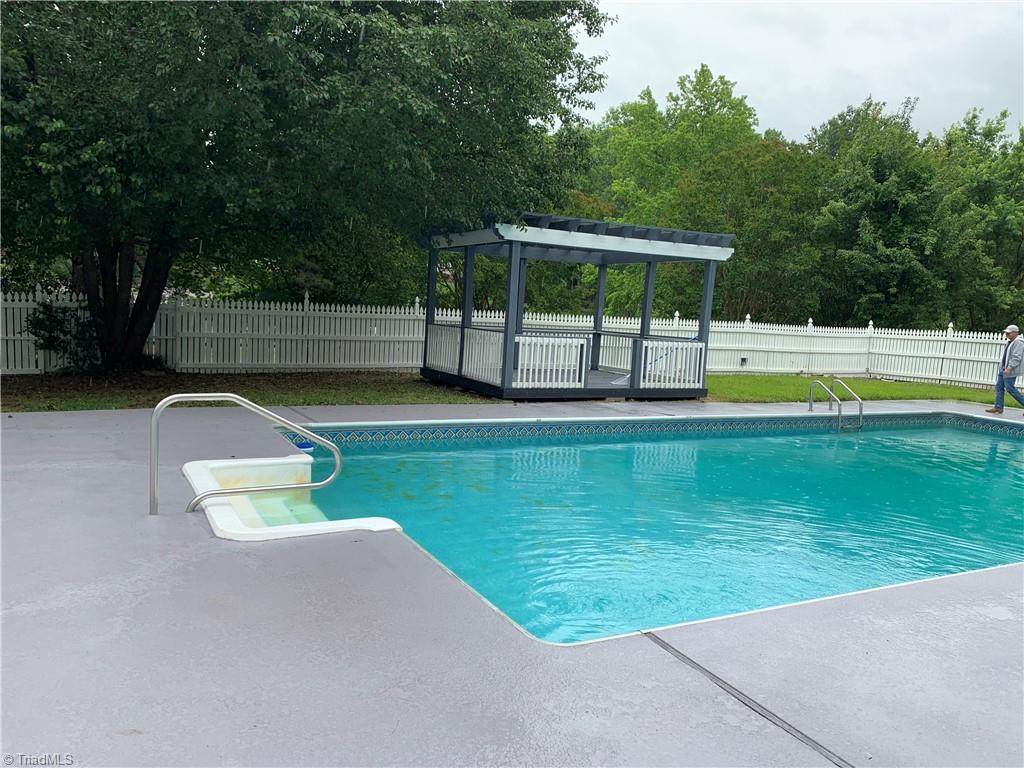438 Old Farm Road Thomasville, NC 27360 - Photo 2 of 20 Pool