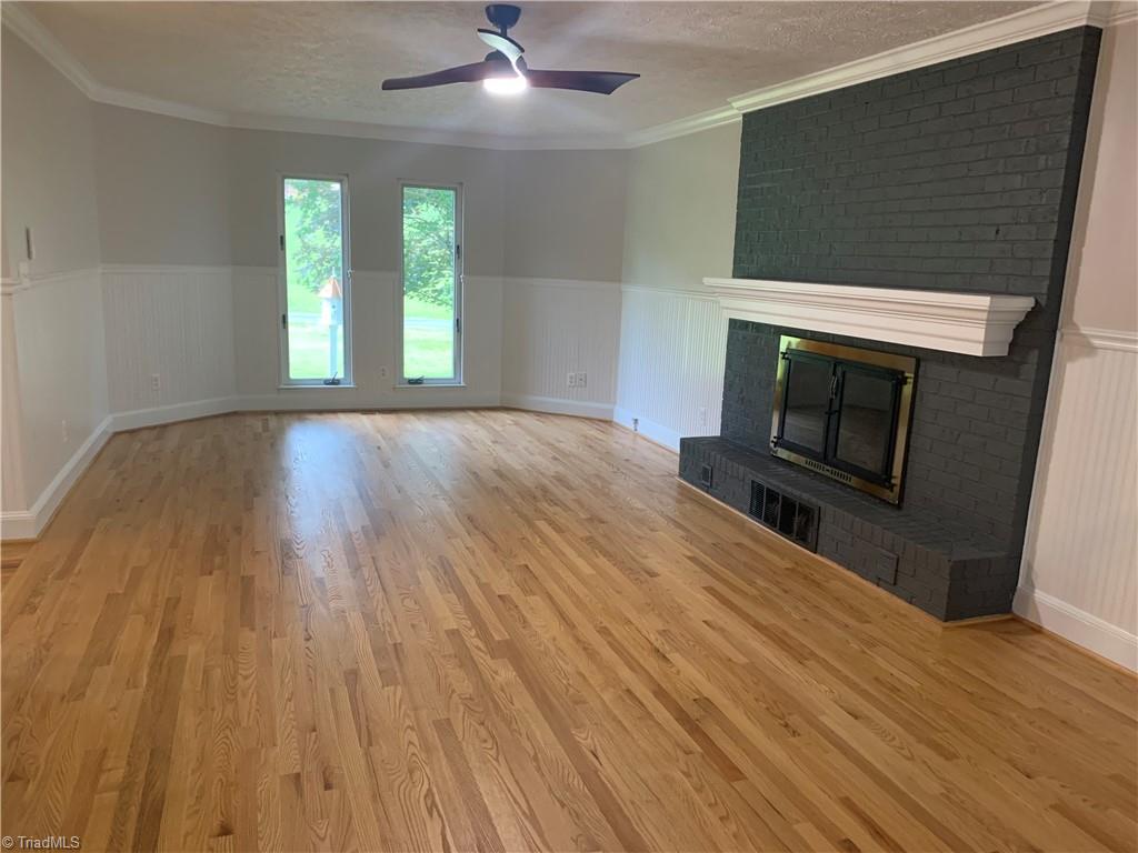438 Old Farm Road Thomasville, NC 27360 - Photo 8 of 20 Livingroom