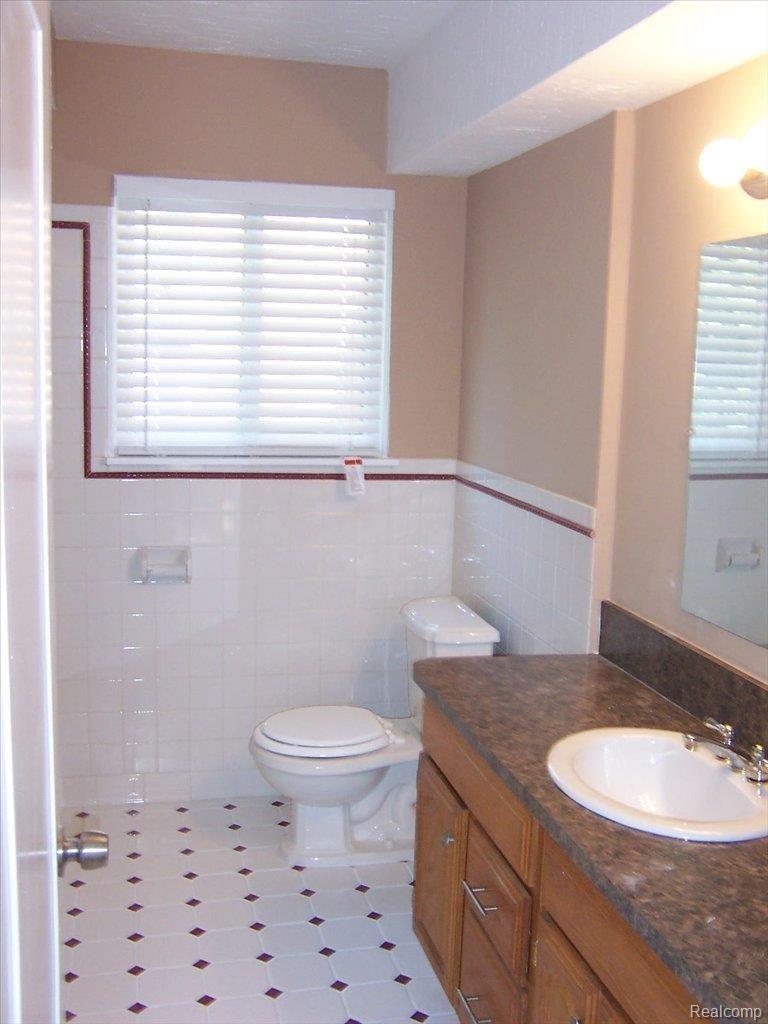 32085 Schoenherr Road Warren, MI 48088 - Photo 9 of 15 Bath 1