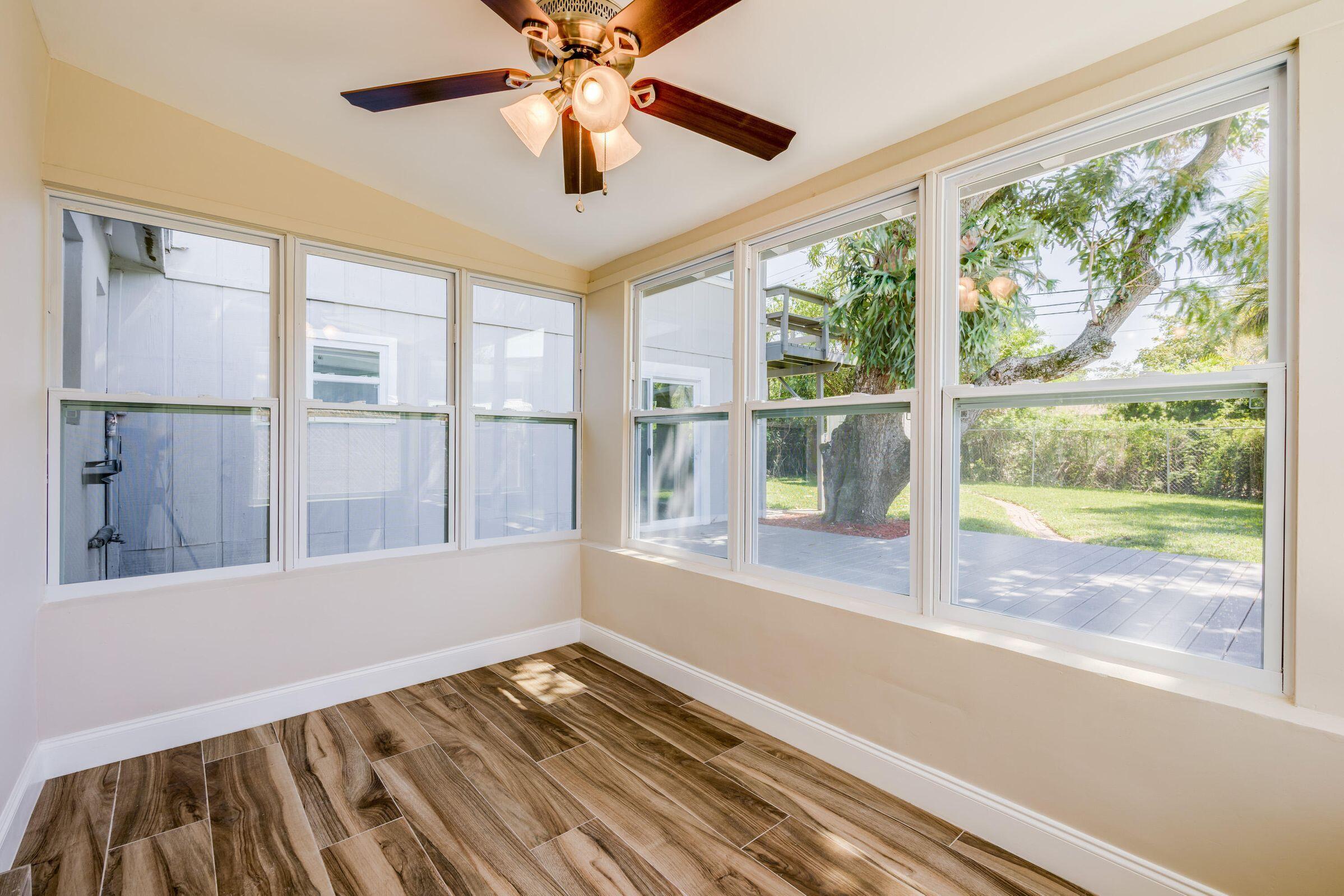 1012 Sunset Road West Palm Beach, FL 33401 - Photo 11 of 35 10