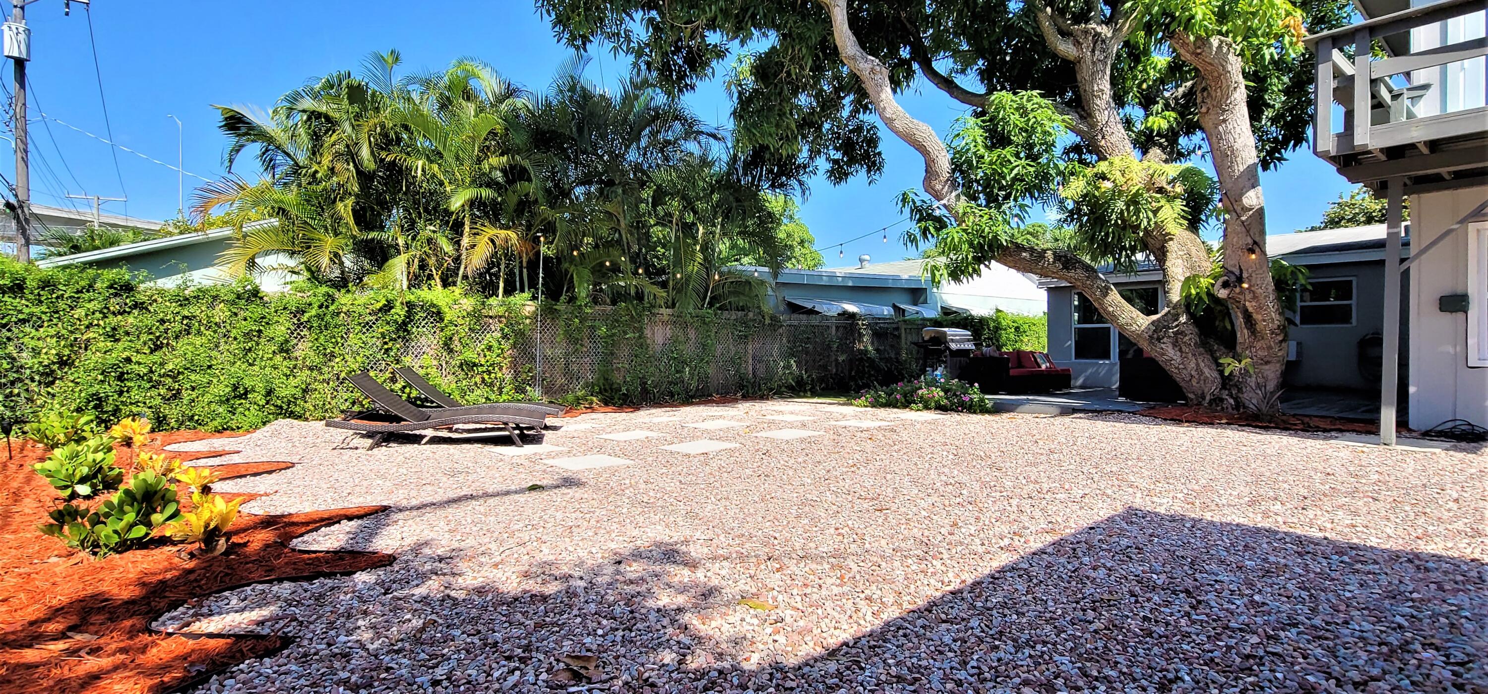 1012 Sunset Road West Palm Beach, FL 33401 - Photo 29 of 35 26