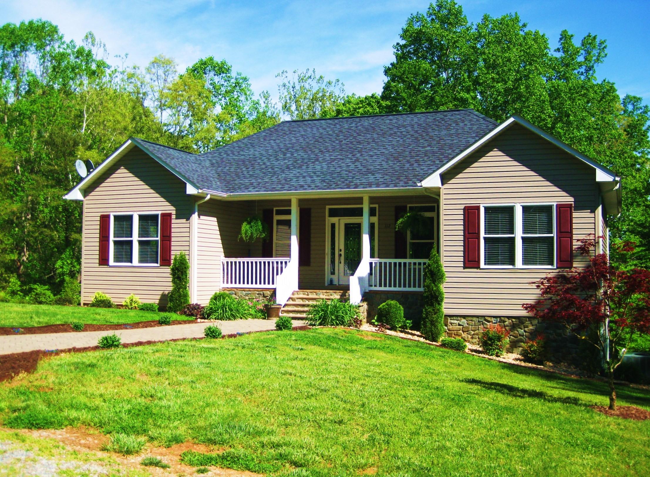 112 Little Creek Road Moneta, VA 24121 - Photo 40 of 90 Little Creek Welcome! Garage to Left...