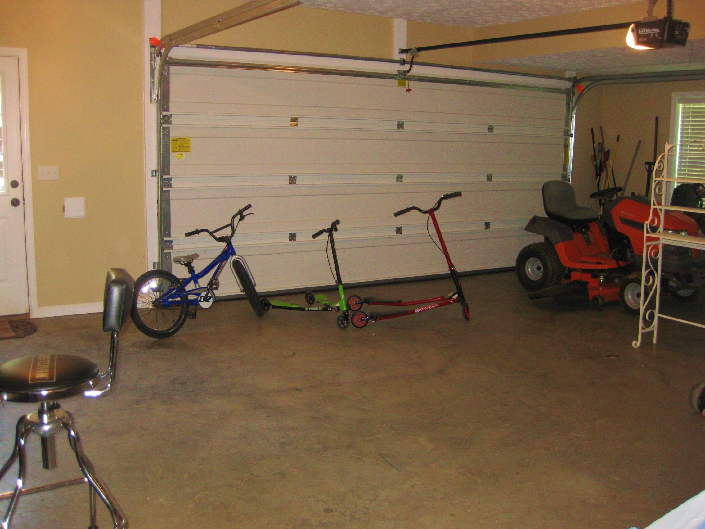 112 Little Creek Road Moneta, VA 24121 - Photo 41 of 90 HUGE 2 CAR Garage! UNDER!