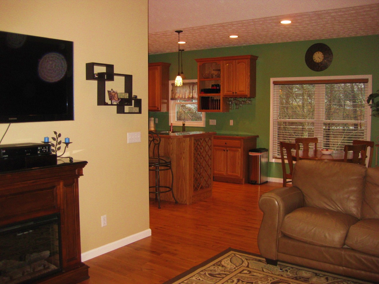 GrRm to Dining Area & Kitchen! OPEN!!
