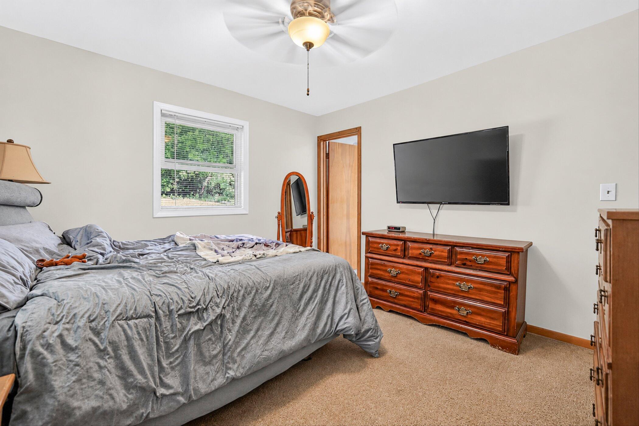W257S2719 Genesee Road Waukesha, WI 53188 - Photo 14 of 32 19-W257S2719-Genesee-Rd-Windowstill-Phot