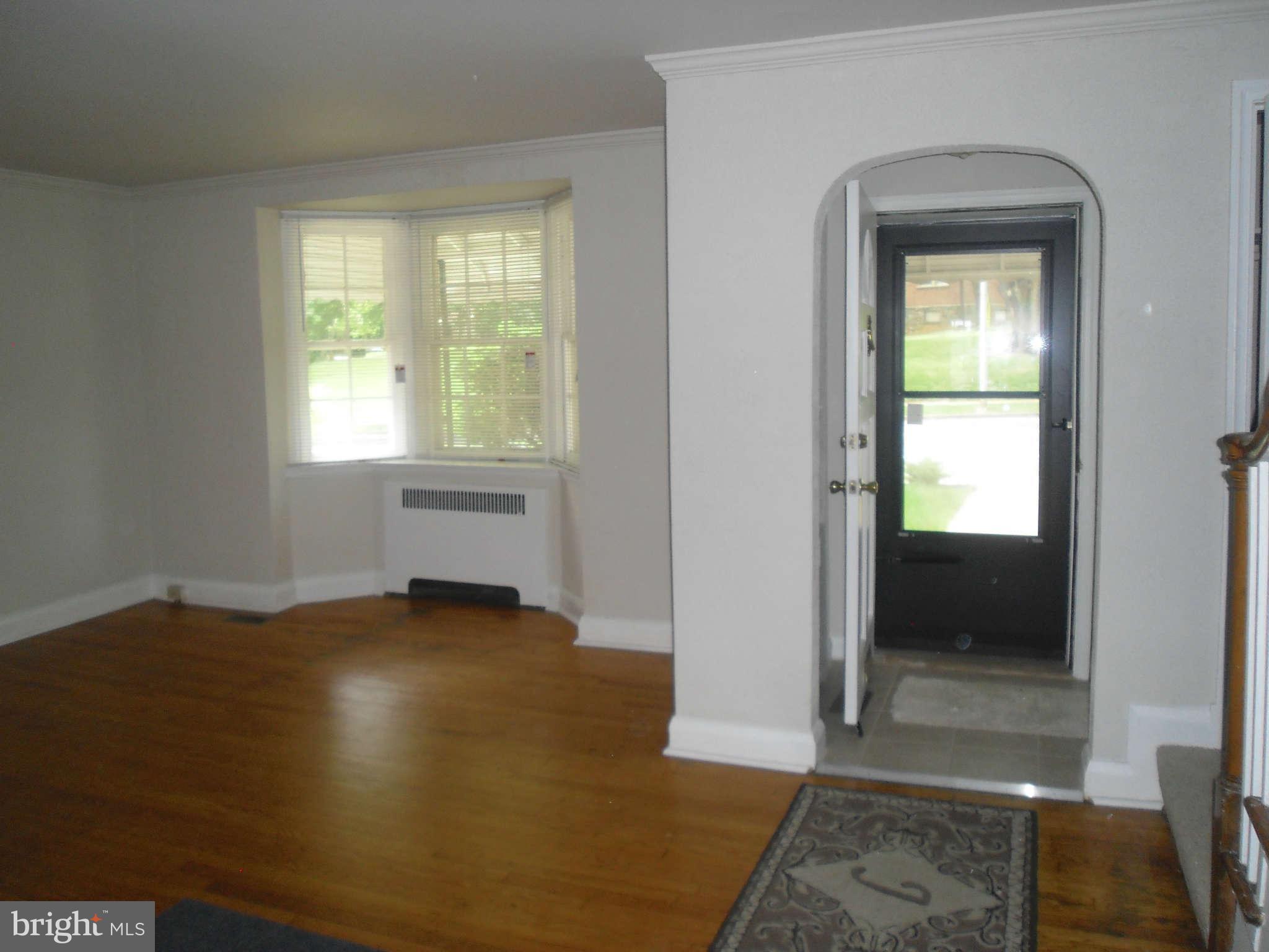 3913 Hilton Road Baltimore, MD 21215 - Photo 2 of 22 Living Room