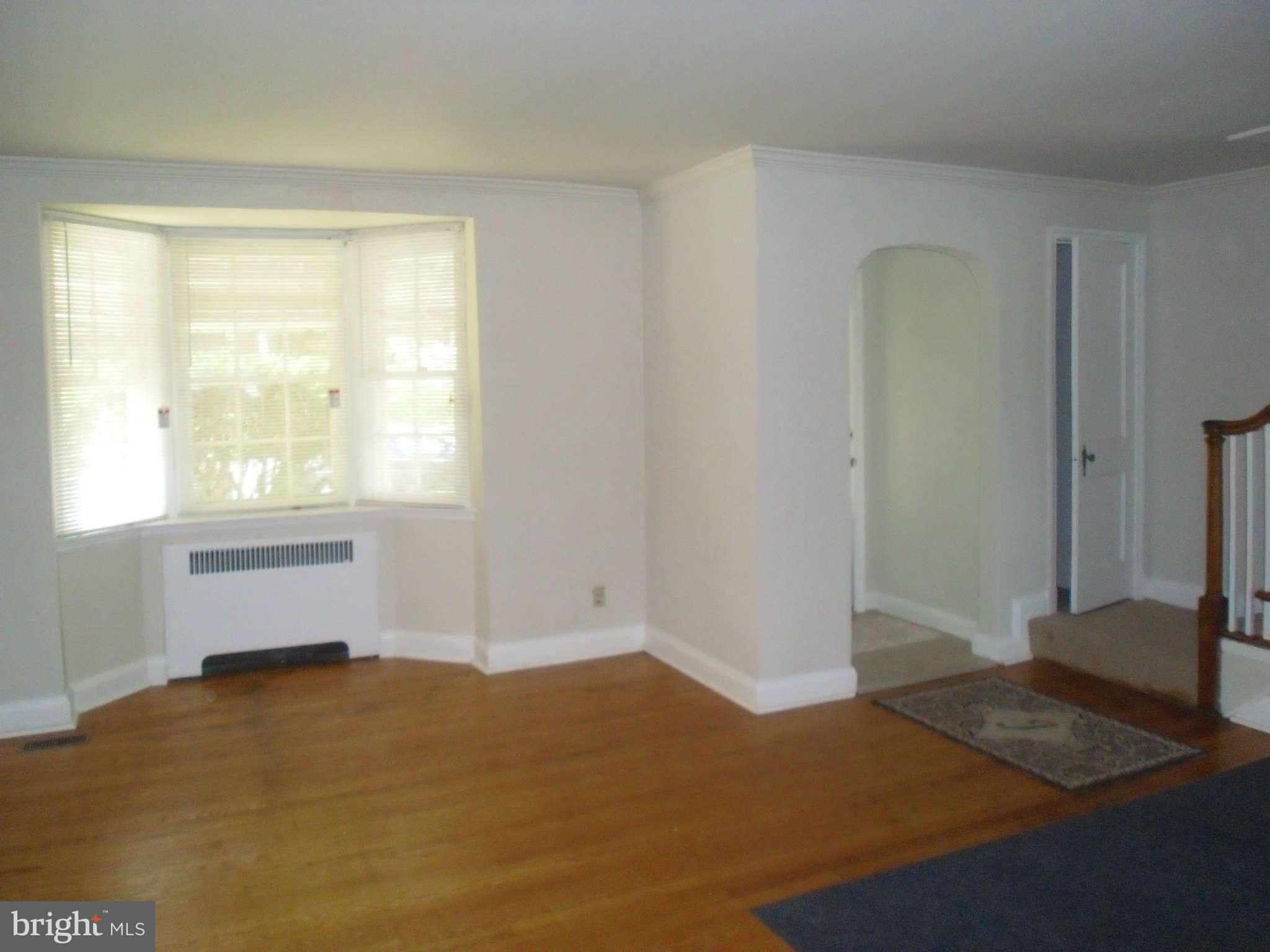 3913 Hilton Road Baltimore, MD 21215 - Photo 4 of 22 Living Room