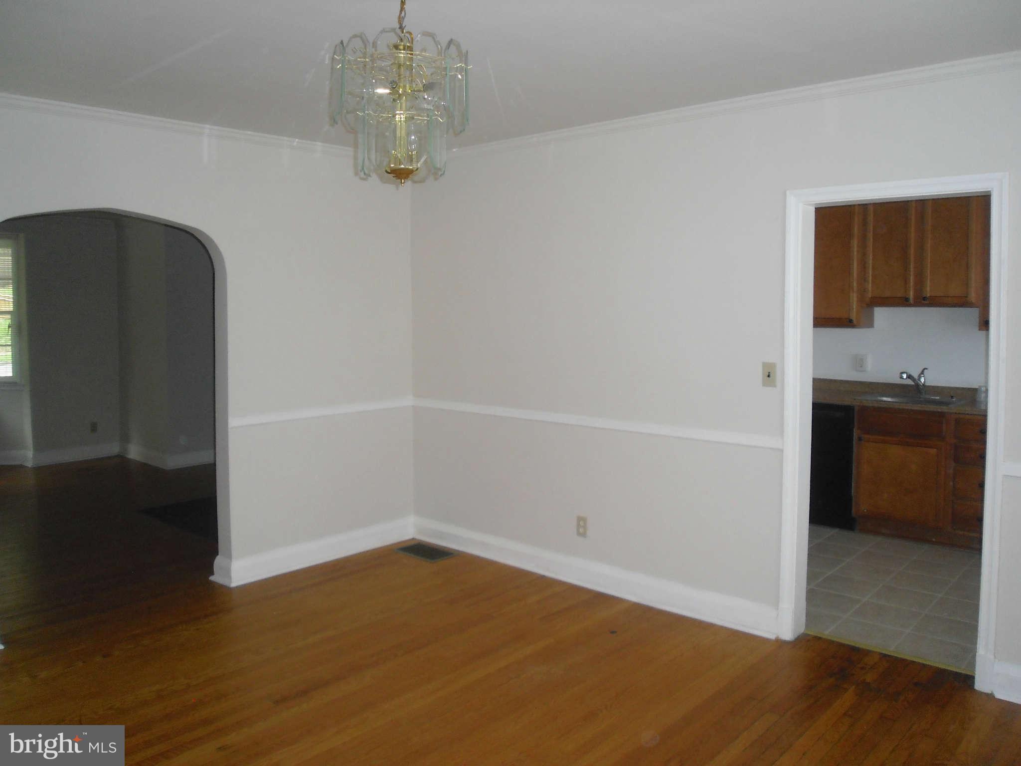 3913 Hilton Road Baltimore, MD 21215 - Photo 6 of 22 Dining Room