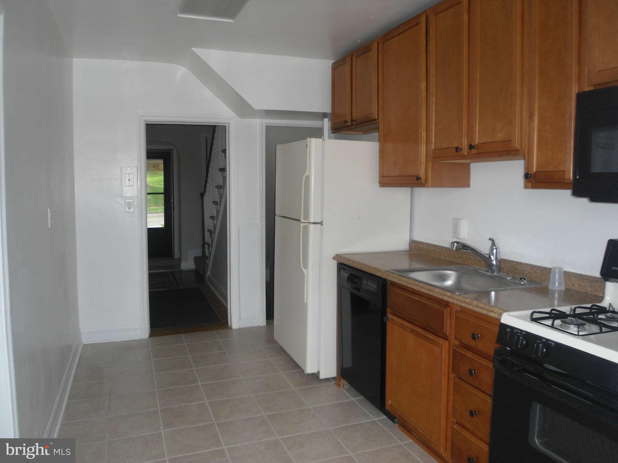 3913 Hilton Road Baltimore, MD 21215 - Photo 7 of 22 Kitchen