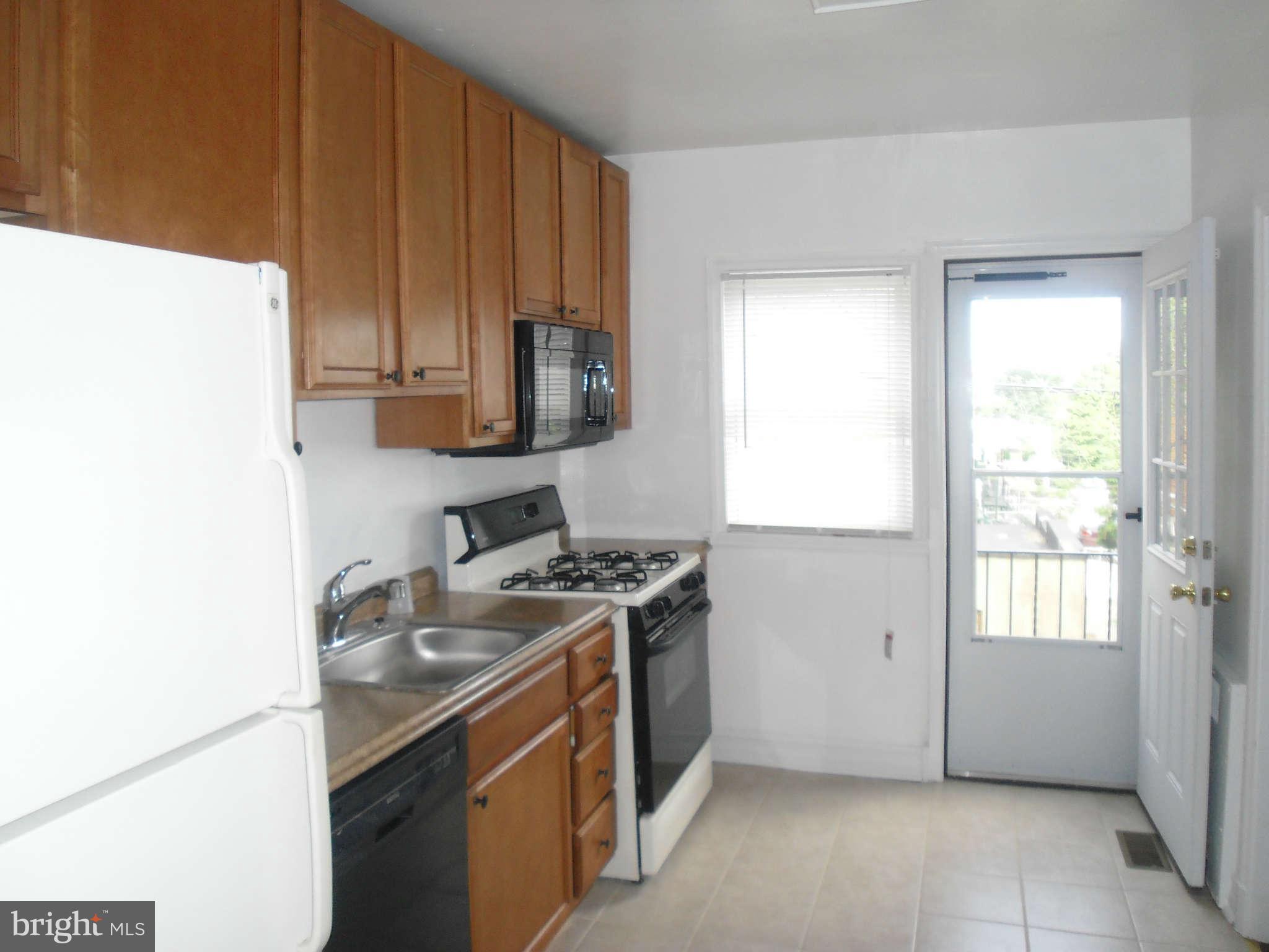3913 Hilton Road Baltimore, MD 21215 - Photo 9 of 22 Kitchen