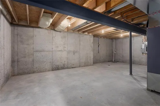 $389,900 | 908 Southwest Pintail Drive, Oak Grove, MO 64075