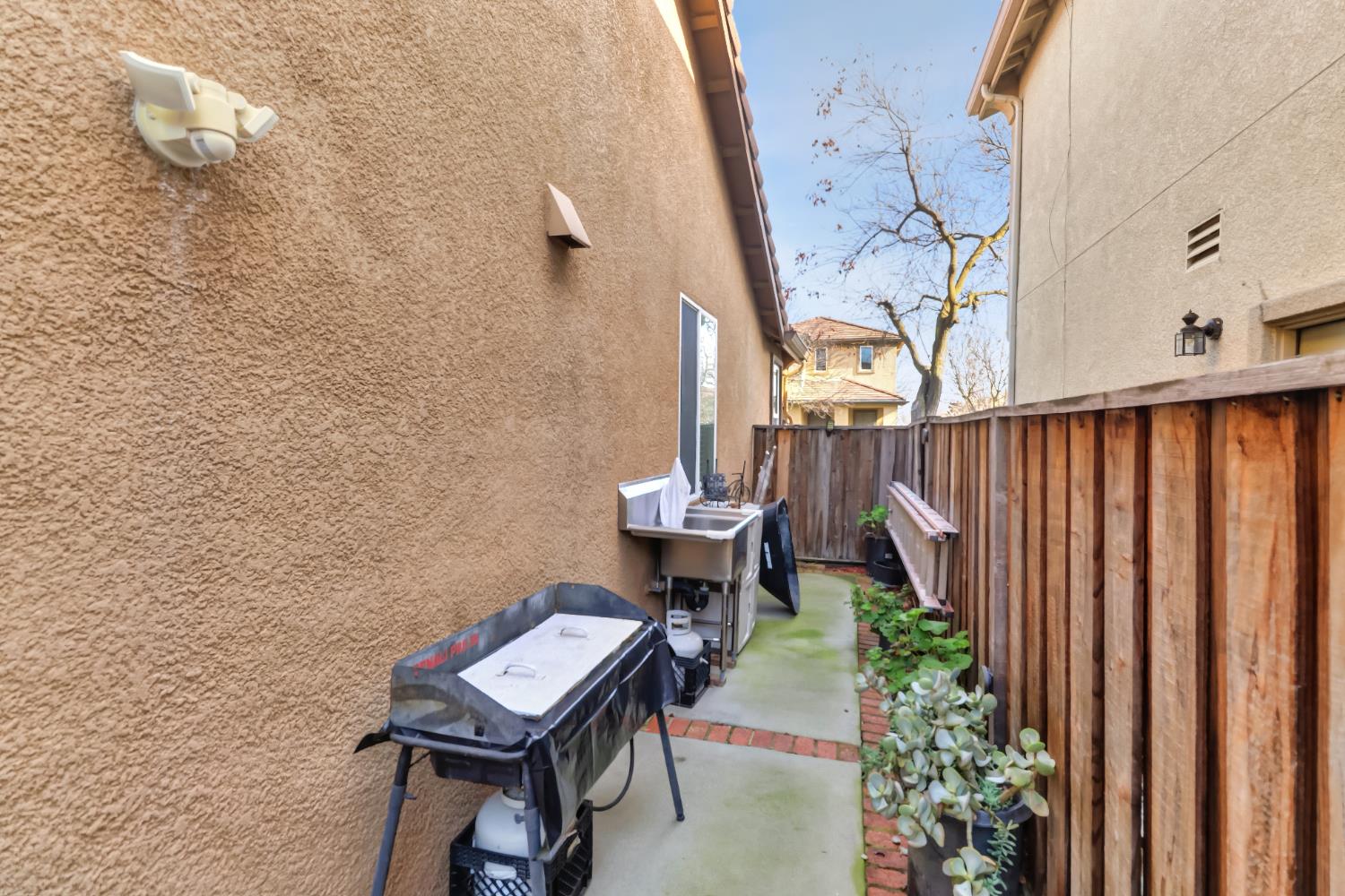 5467 Elderdown Way Sacramento, CA 95835 - Photo 34 of 36