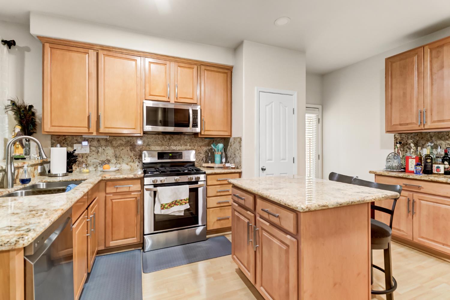 5467 Elderdown Way Sacramento, CA 95835 - Photo 8 of 36