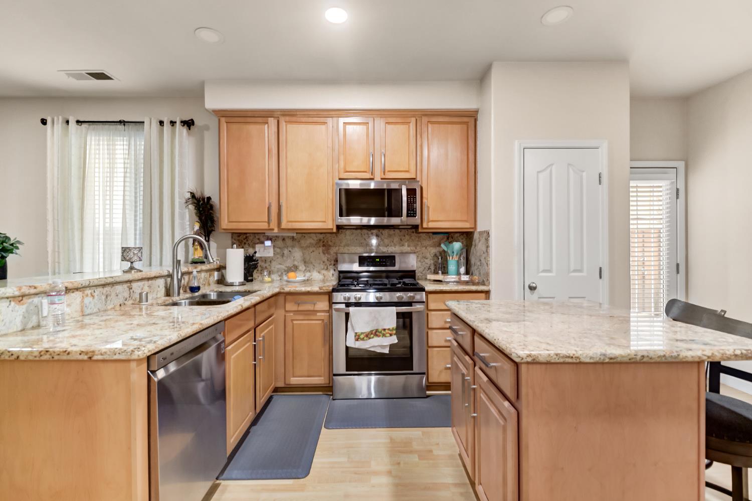 5467 Elderdown Way Sacramento, CA 95835 - Photo 10 of 36