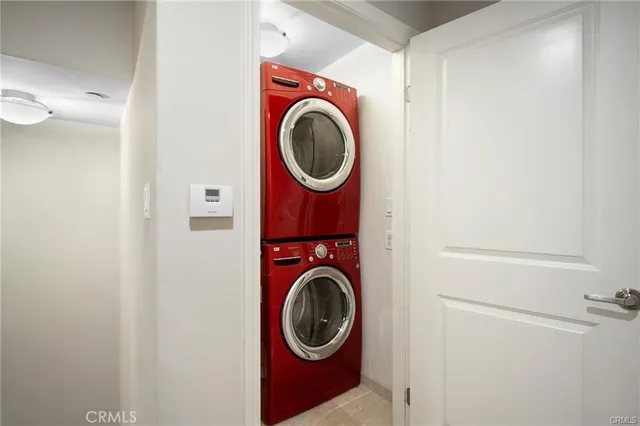 a close up view of a washer and dryer