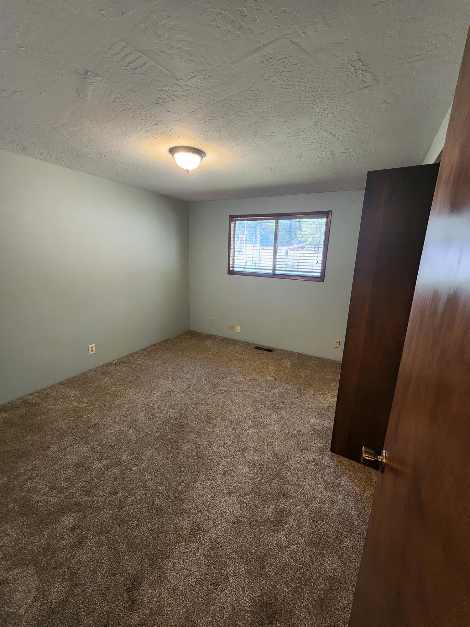 1707 Robinson Road Grants Pass, OR 97527 - Photo 10 of 40 Bedroom 2