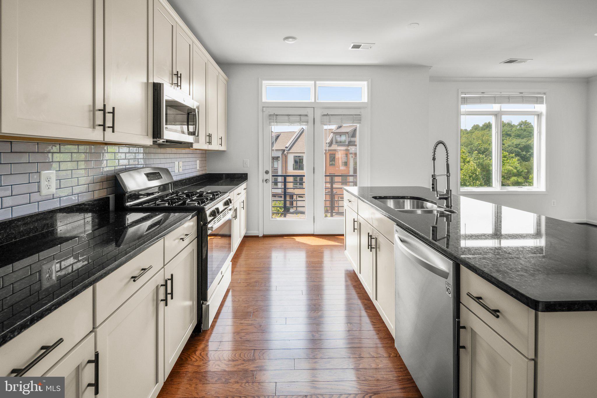 1506 Ribbon Limestone Terrace Southeast Leesburg, VA 20175 - Photo 12 of 30 Gallery Image 12