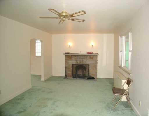 1713 Renton Avenue Pittsburgh, PA 15229 - Photo 4 of 6 Living Room.