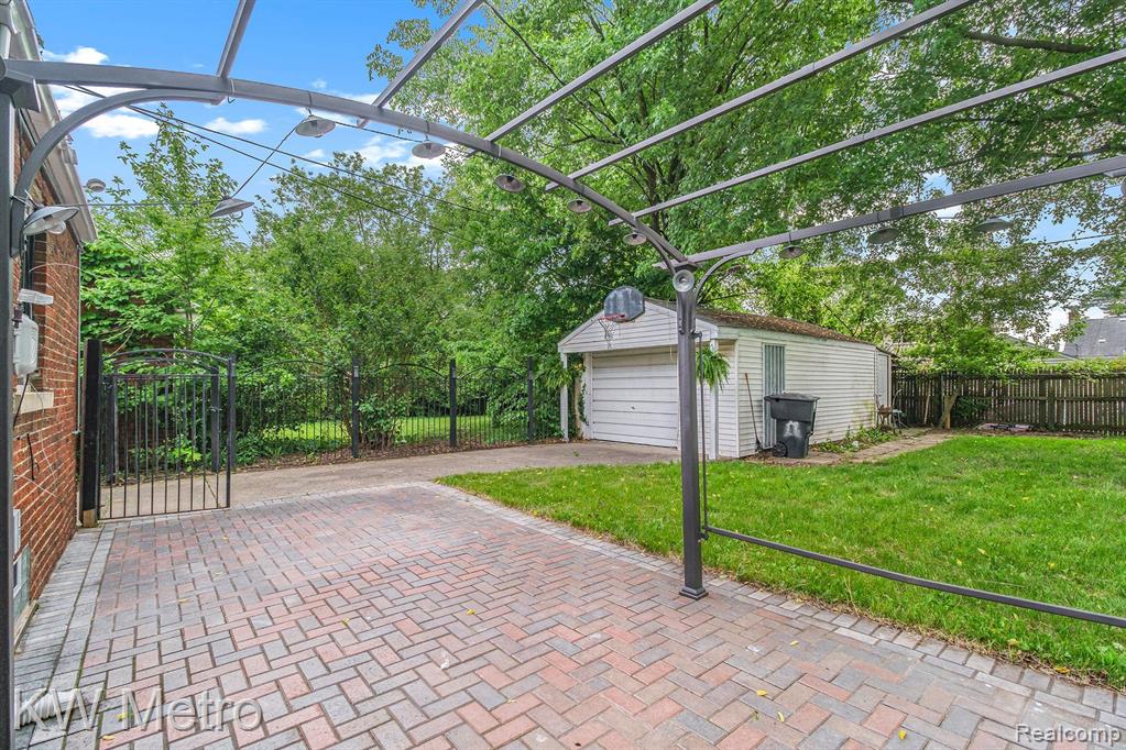 18273 Sunderland Road Detroit, MI 48219 - Photo 12 of 15