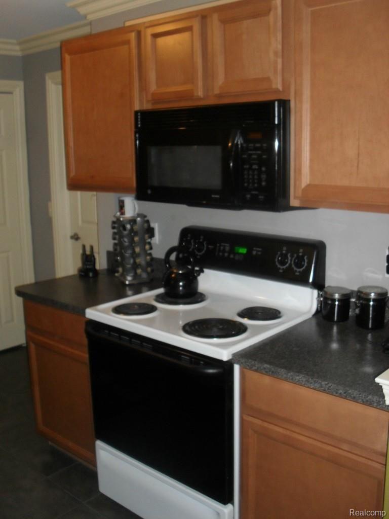 46159 Rhodes Drive, Unit 302 Macomb, MI 48044 - Photo 14 of 19 Rhodes 005.jpg