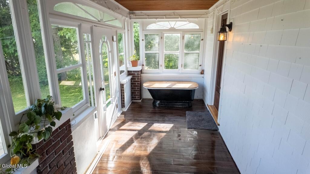 128 Putnam Road Schenectady, NY 12306 - Photo 7 of 44 07-3 Season Sunroom