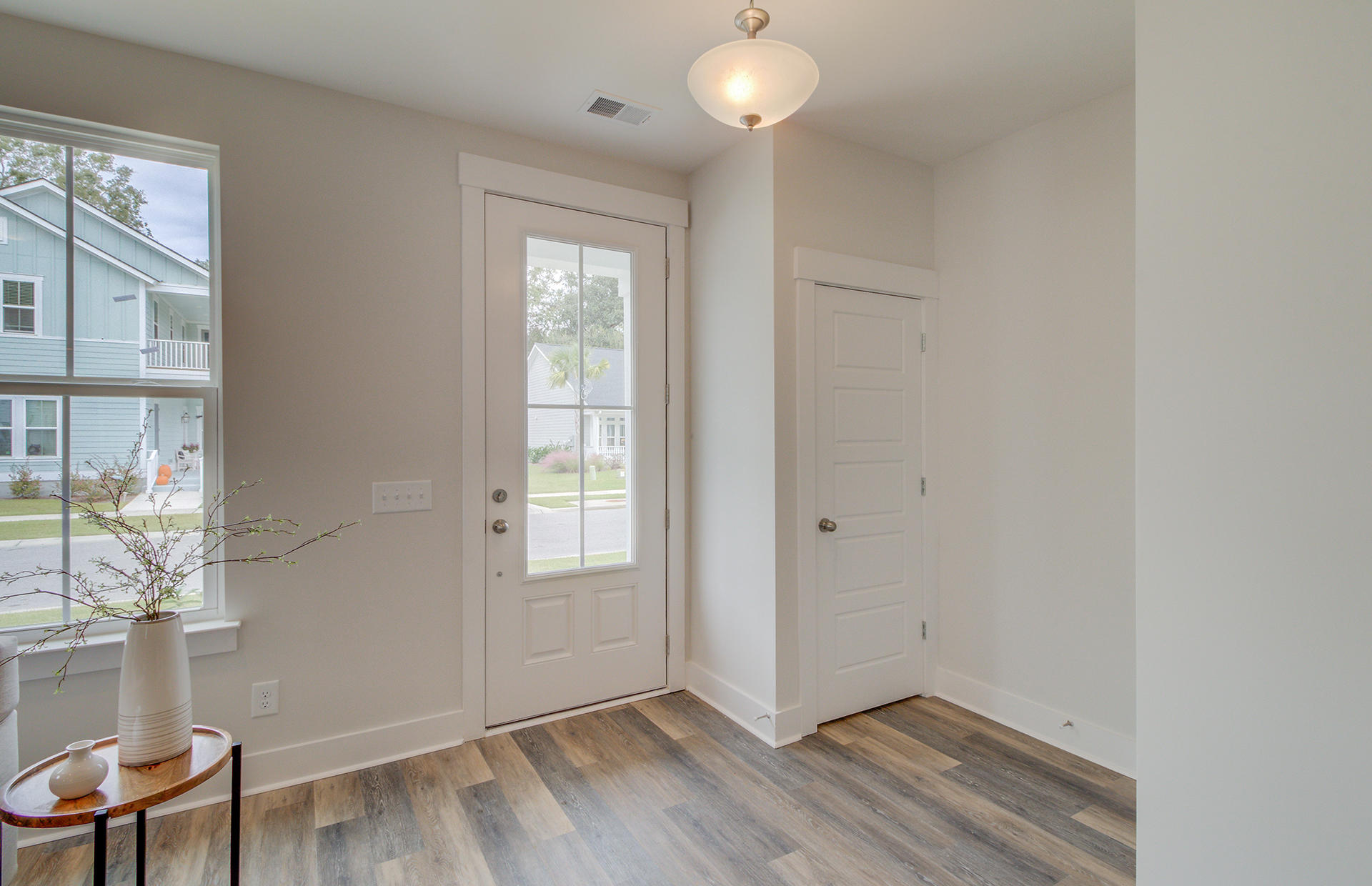 2010 Codorus Lane Hanahan, SC 29410 - Photo 3 of 26 FOYER