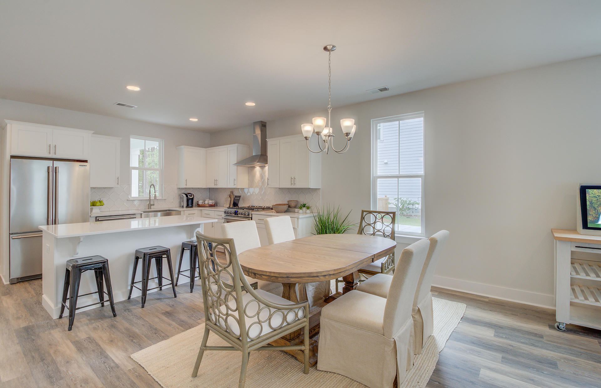 2010 Codorus Lane Hanahan, SC 29410 - Photo 6 of 26 DINING/KITCHEN